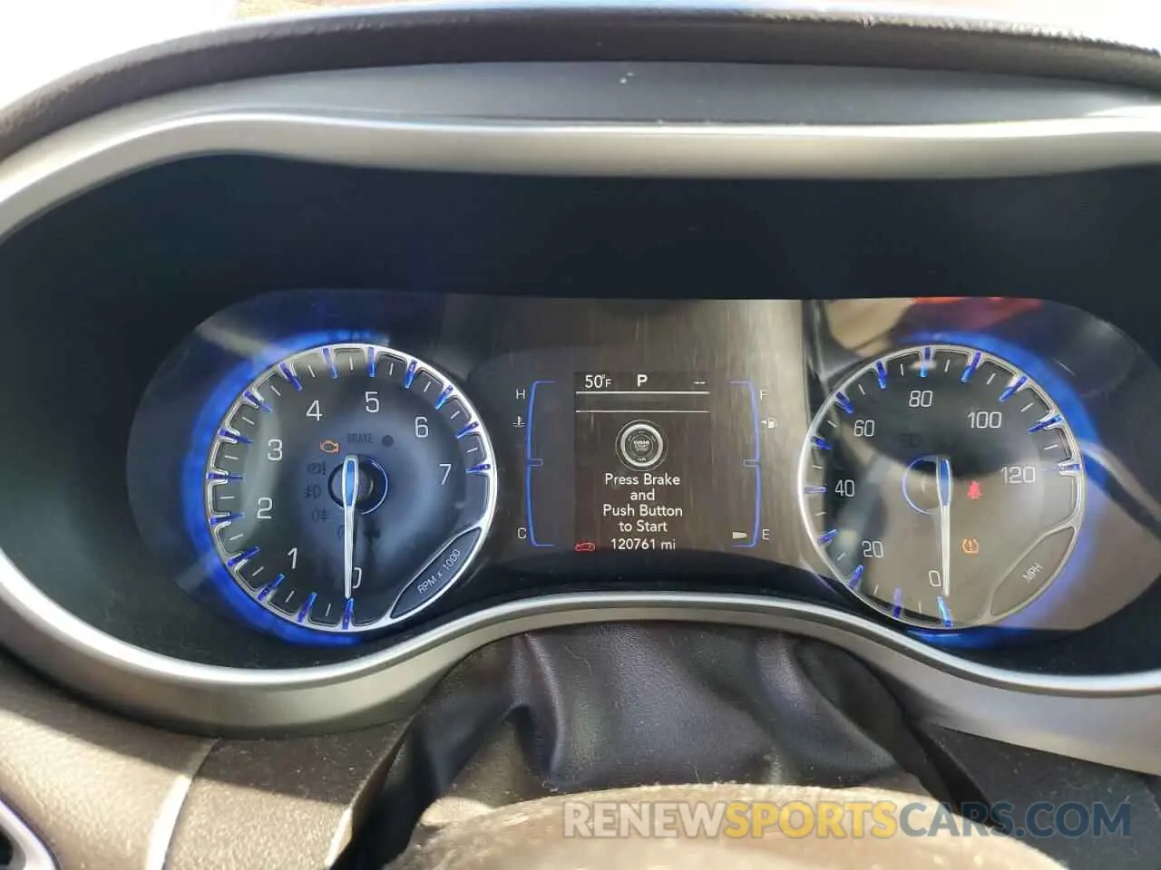 9 Photograph of a damaged car 2C4RC1BG1KR592869 CHRYSLER PACIFICA 2019