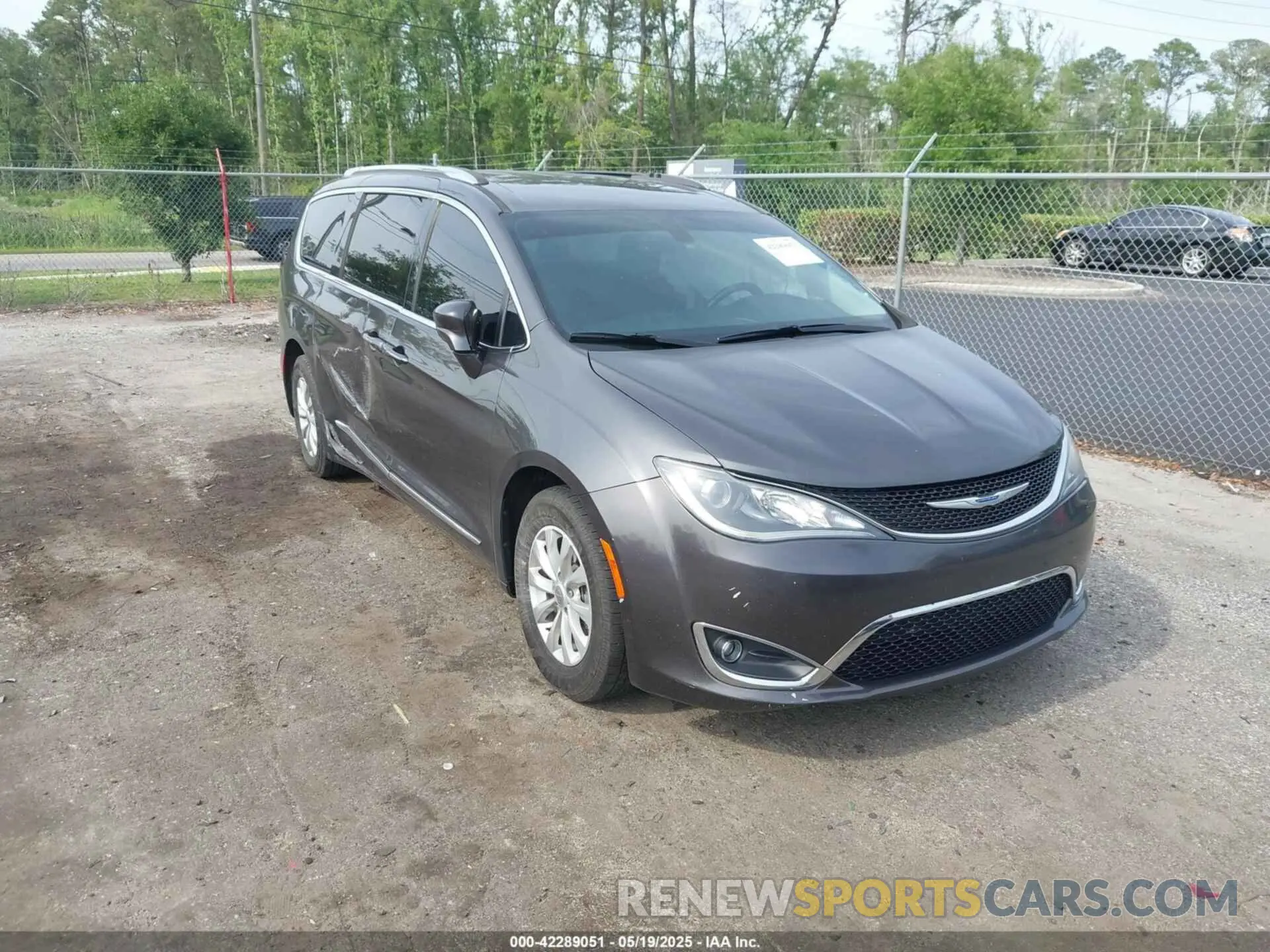 1 Photograph of a damaged car 2C4RC1BG1KR625031 CHRYSLER PACIFICA 2019