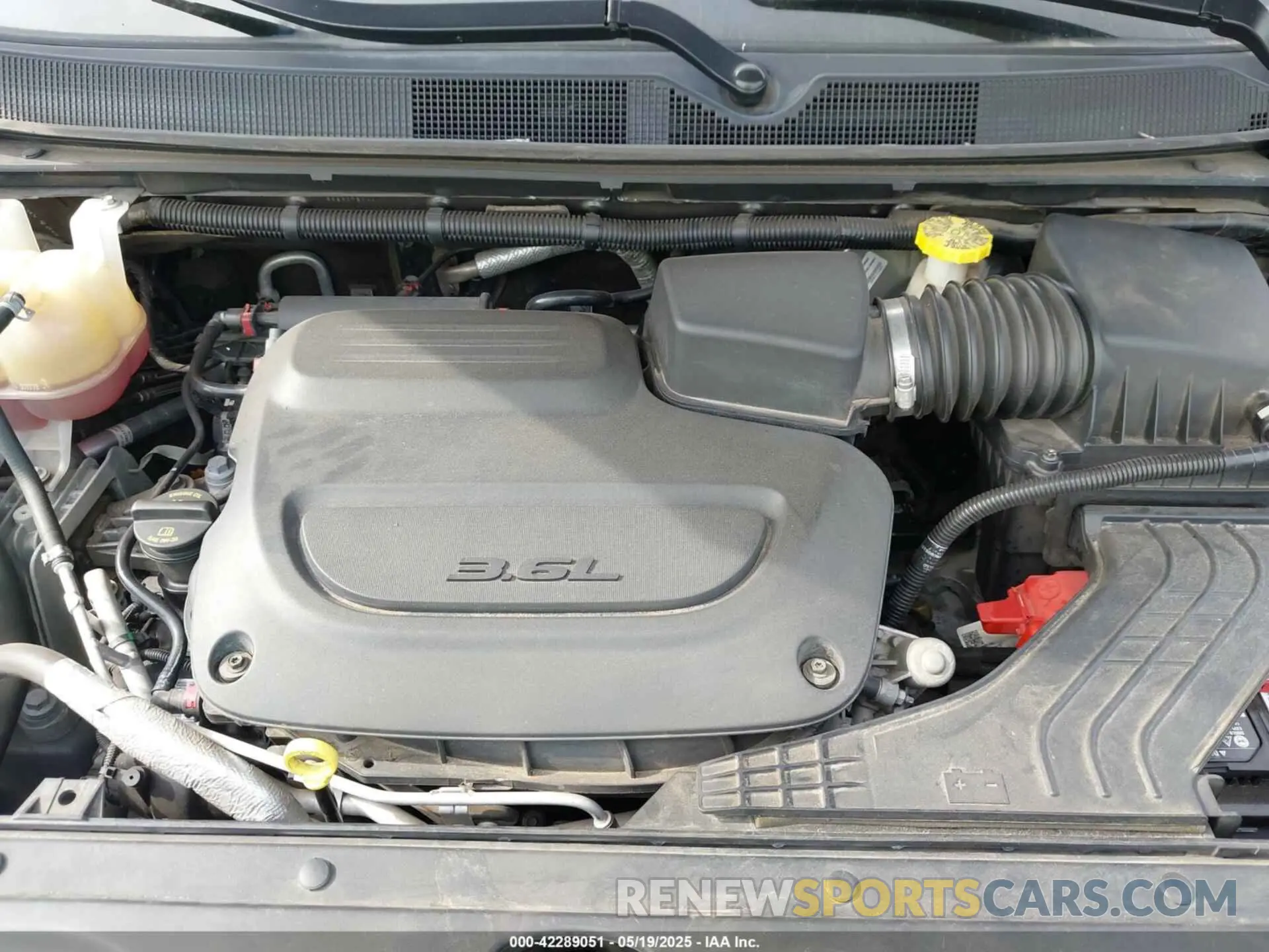 10 Photograph of a damaged car 2C4RC1BG1KR625031 CHRYSLER PACIFICA 2019