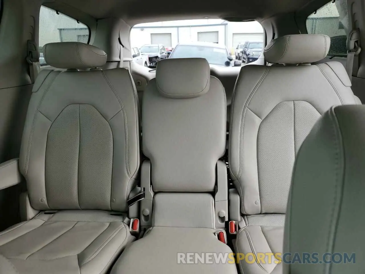 10 Photograph of a damaged car 2C4RC1BG1KR640032 CHRYSLER PACIFICA 2019