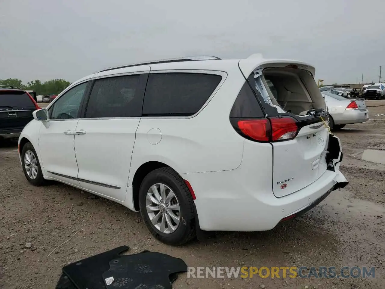 2 Photograph of a damaged car 2C4RC1BG1KR640032 CHRYSLER PACIFICA 2019