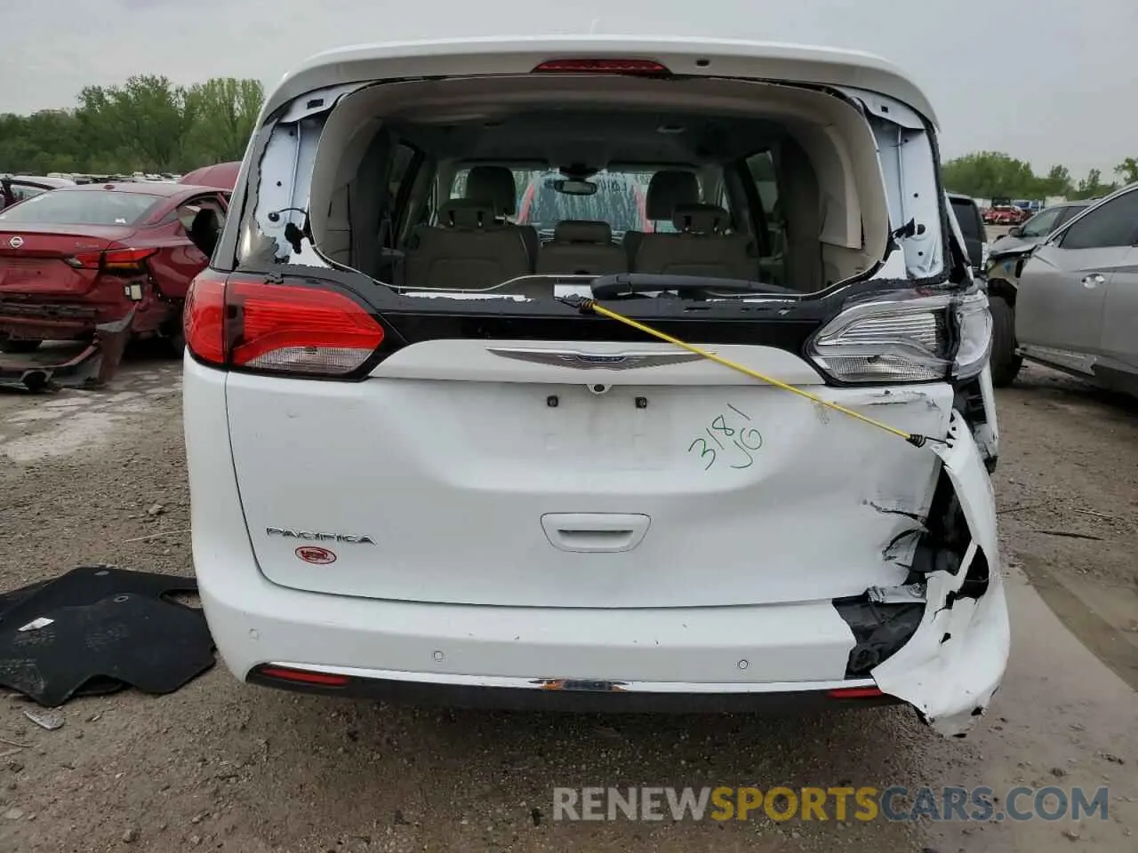 6 Photograph of a damaged car 2C4RC1BG1KR640032 CHRYSLER PACIFICA 2019