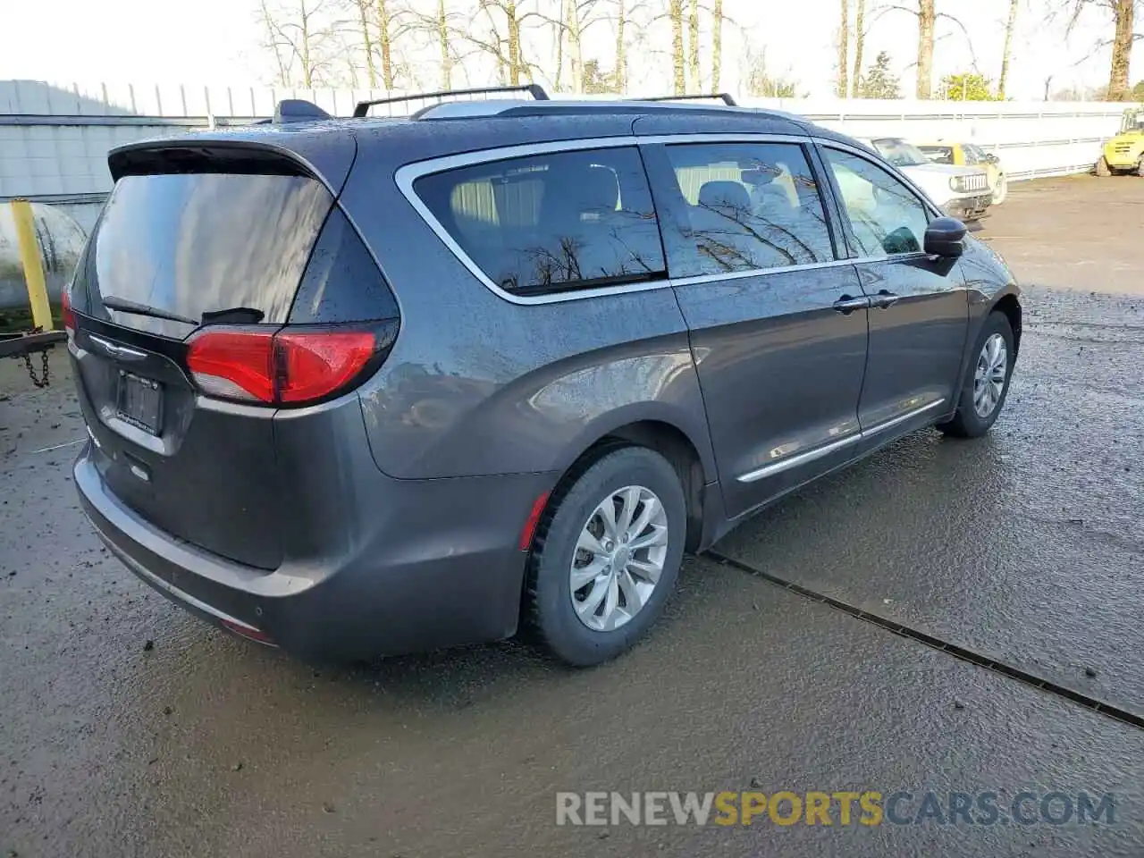 3 Photograph of a damaged car 2C4RC1BG1KR673015 CHRYSLER PACIFICA 2019