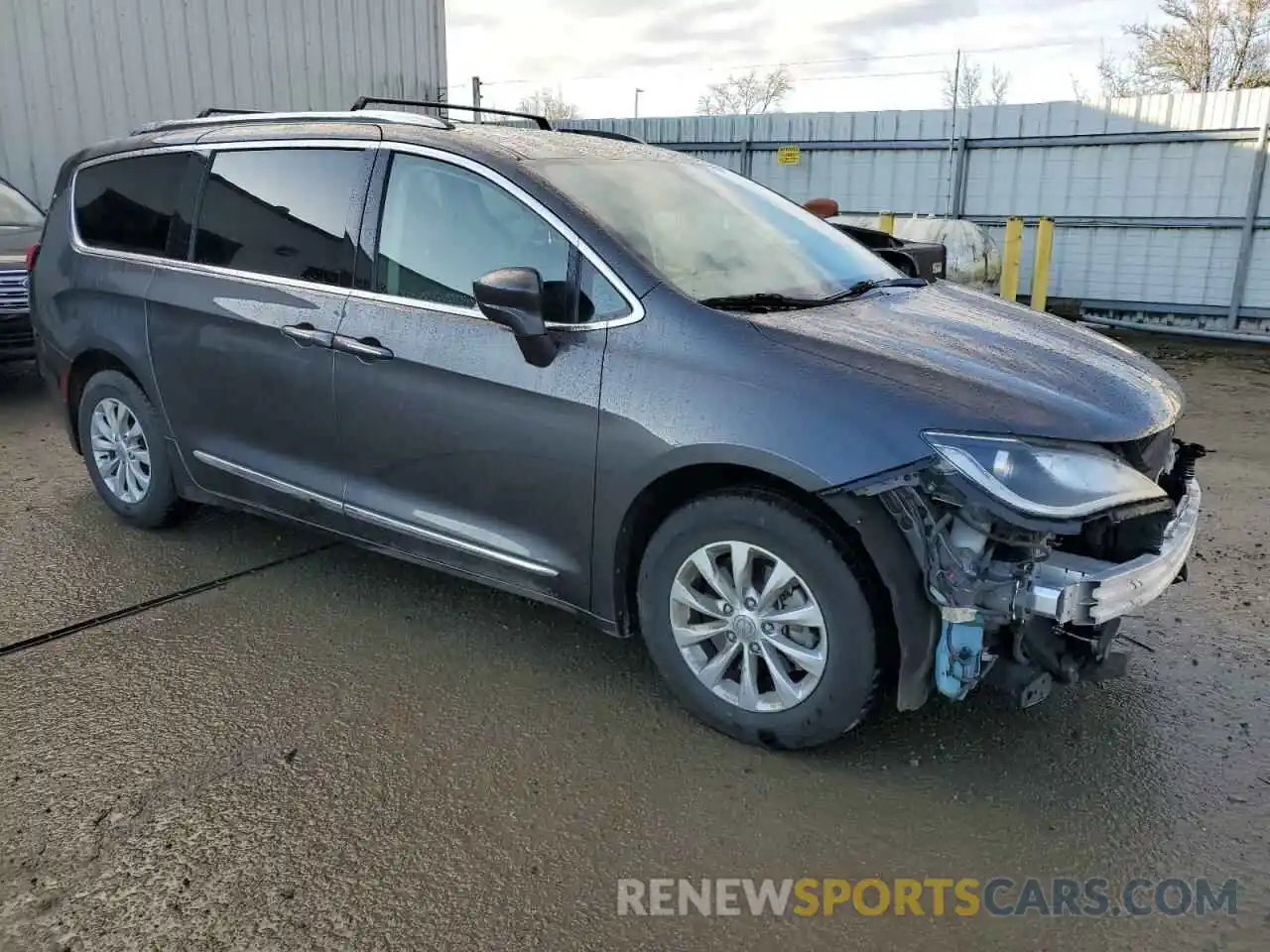 4 Photograph of a damaged car 2C4RC1BG1KR673015 CHRYSLER PACIFICA 2019