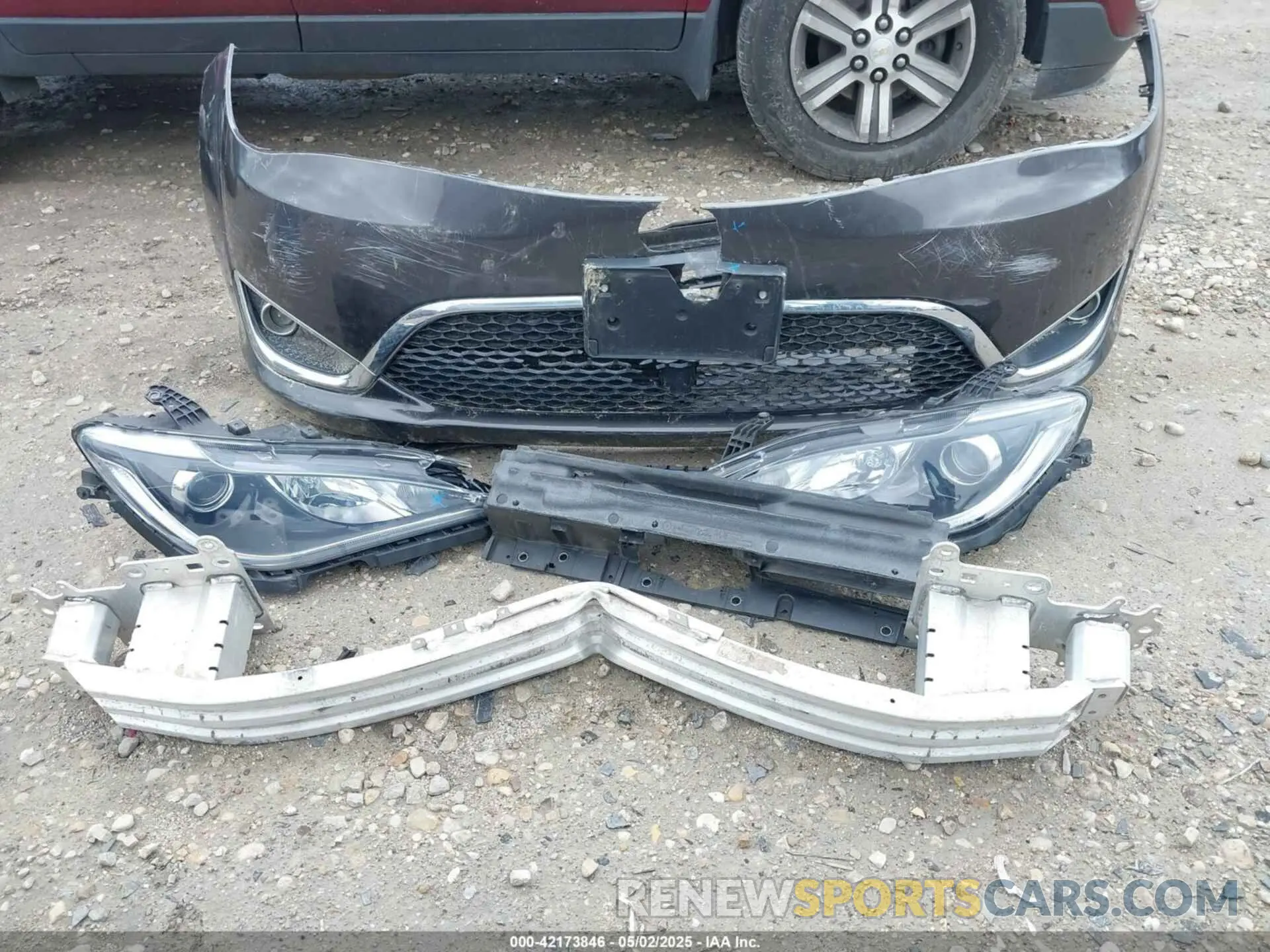 12 Photograph of a damaged car 2C4RC1BG1KR715411 CHRYSLER PACIFICA 2019