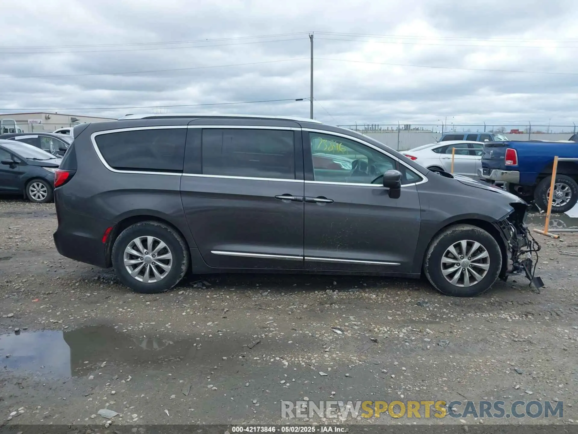 14 Photograph of a damaged car 2C4RC1BG1KR715411 CHRYSLER PACIFICA 2019
