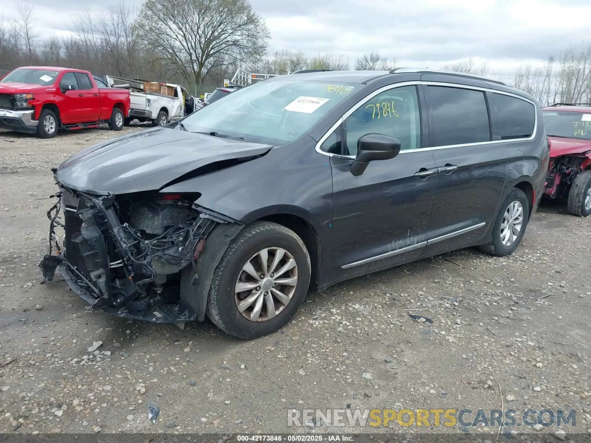 2 Photograph of a damaged car 2C4RC1BG1KR715411 CHRYSLER PACIFICA 2019
