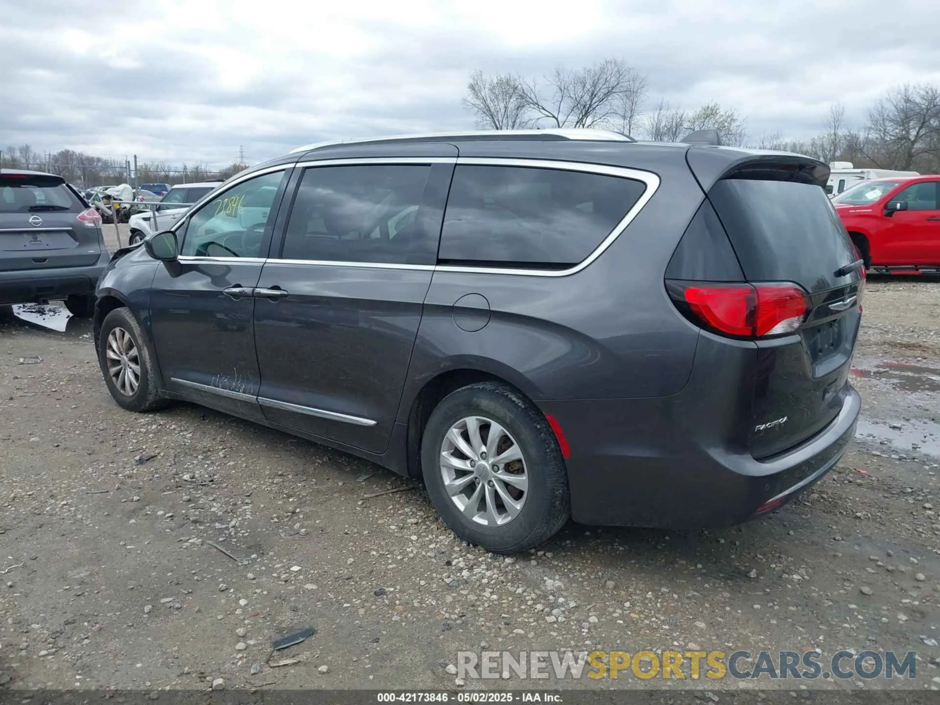 3 Photograph of a damaged car 2C4RC1BG1KR715411 CHRYSLER PACIFICA 2019
