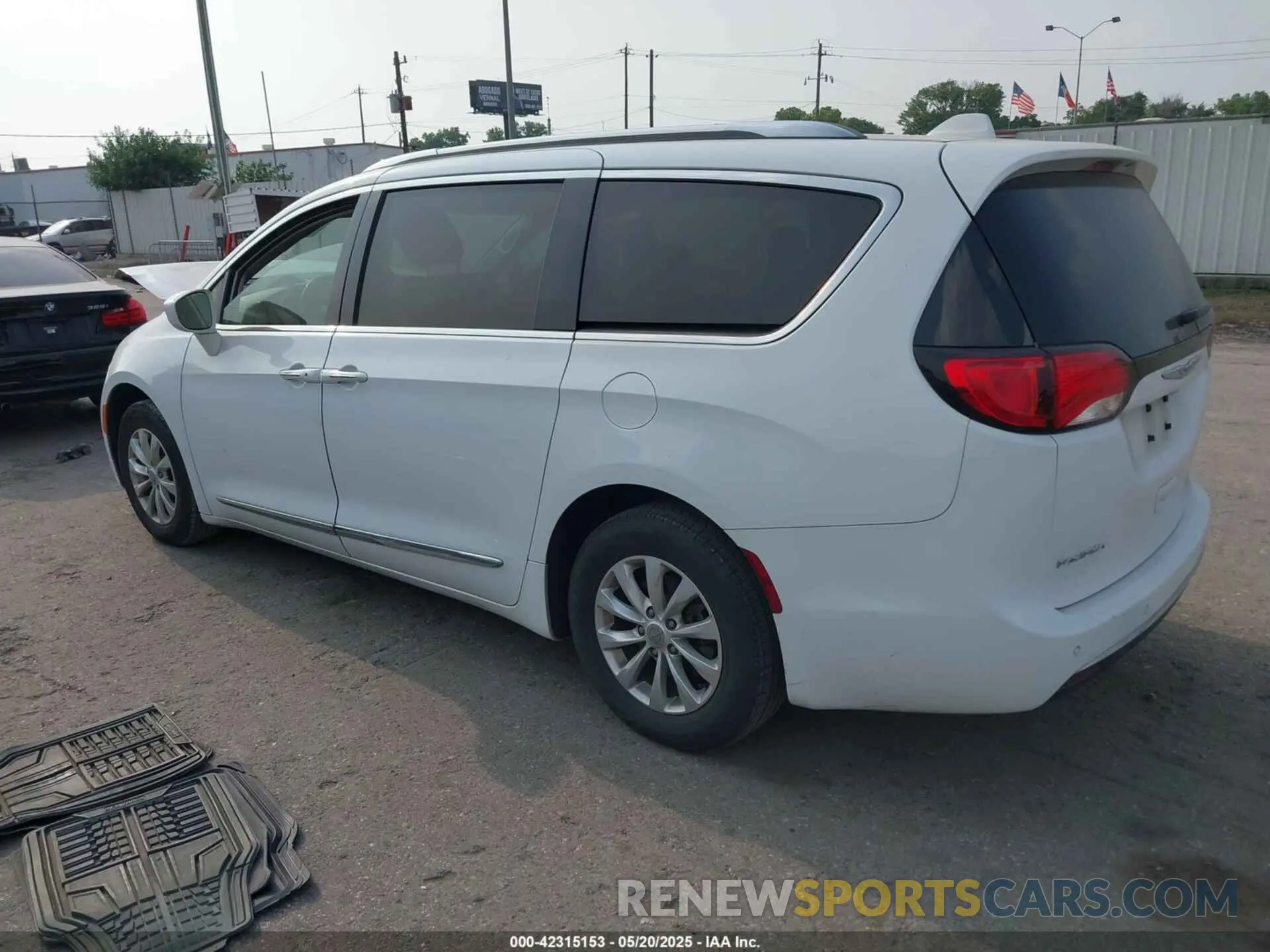 3 Photograph of a damaged car 2C4RC1BG2KR609002 CHRYSLER PACIFICA 2019