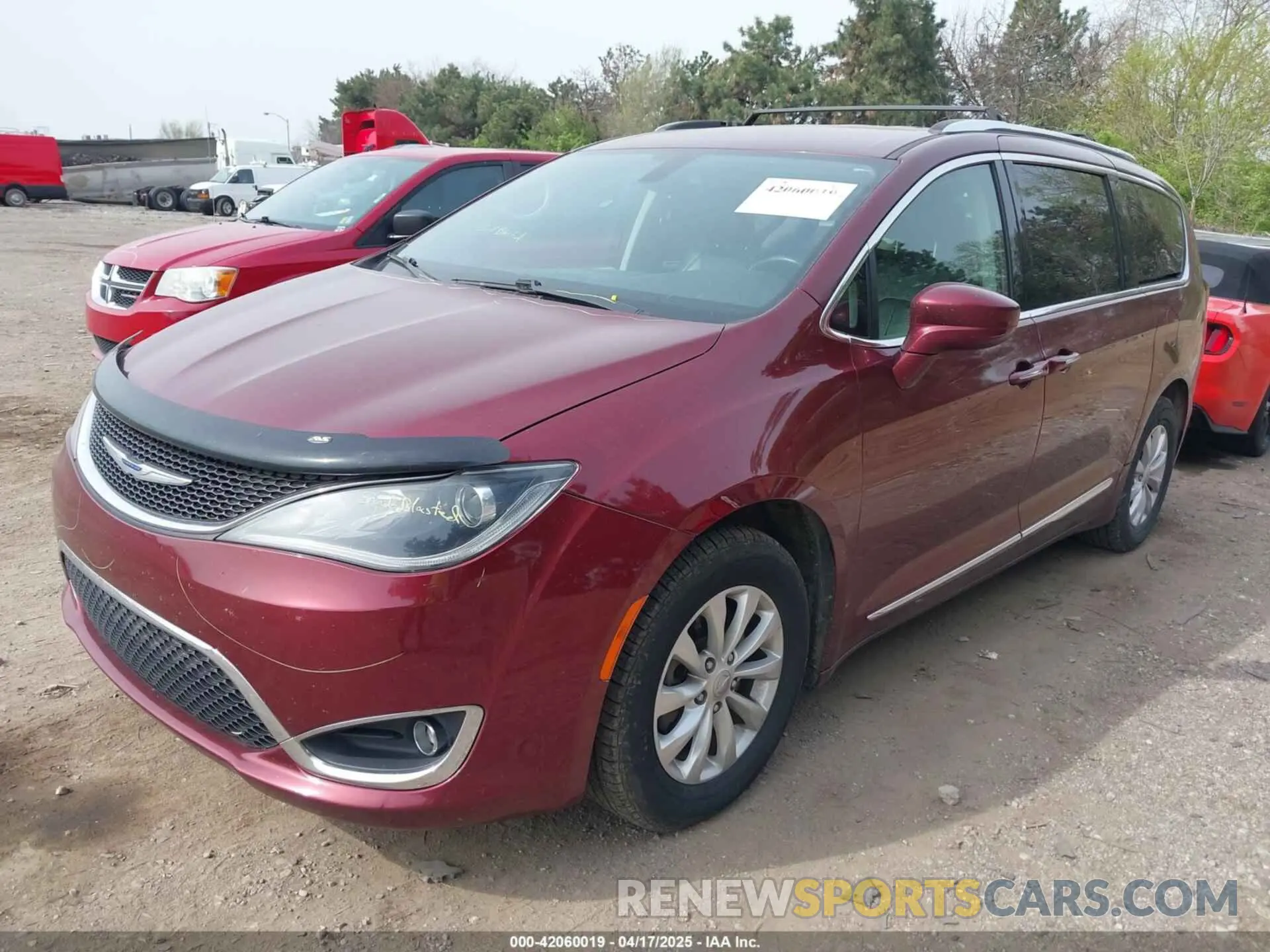 2 Photograph of a damaged car 2C4RC1BG2KR626415 CHRYSLER PACIFICA 2019