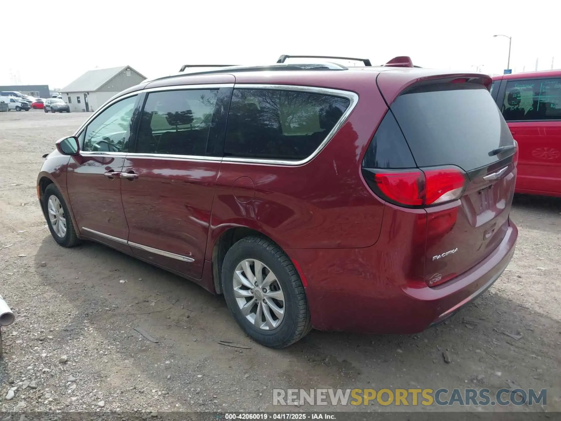3 Photograph of a damaged car 2C4RC1BG2KR626415 CHRYSLER PACIFICA 2019