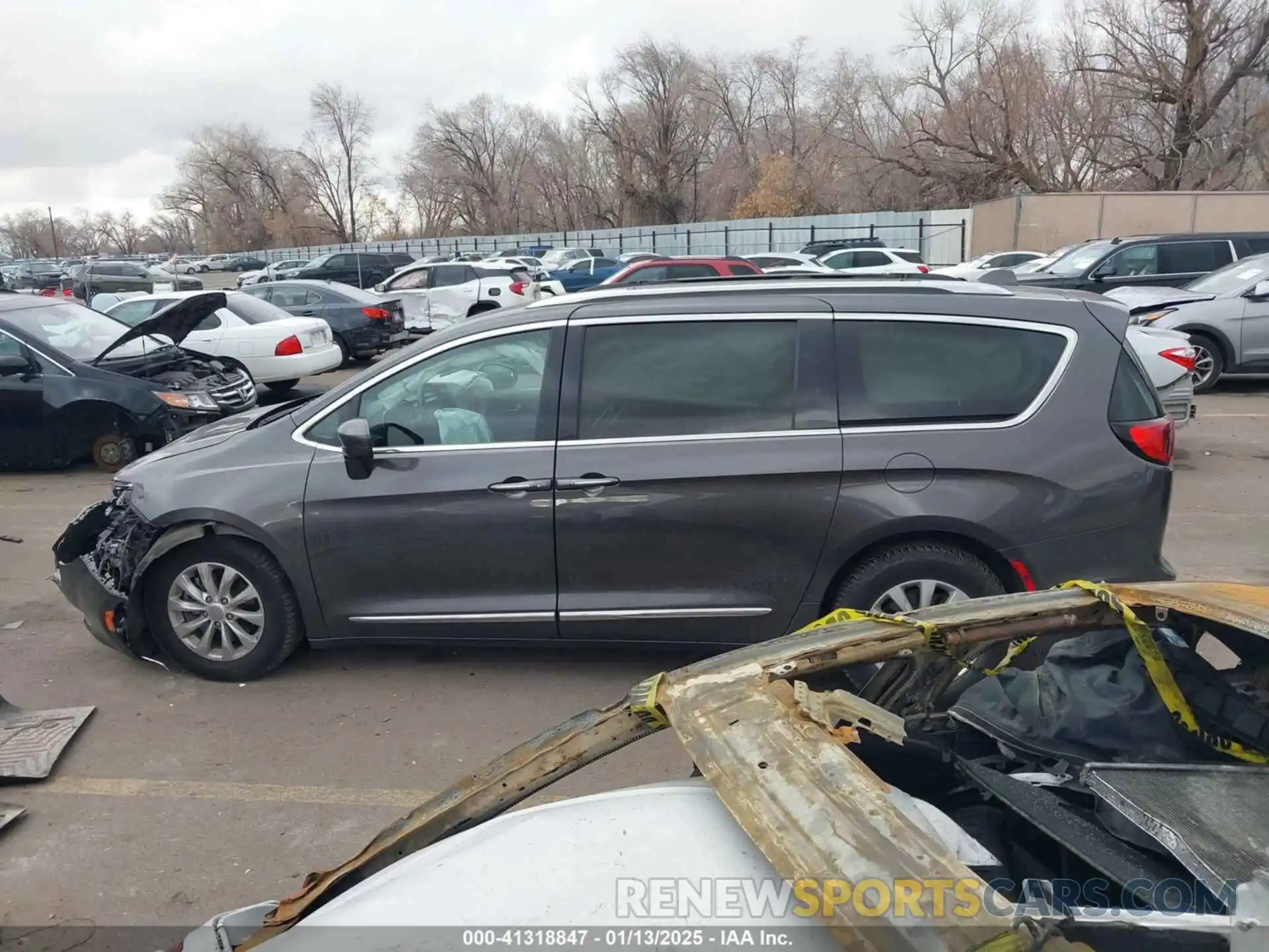 14 Photograph of a damaged car 2C4RC1BG2KR650603 CHRYSLER PACIFICA 2019