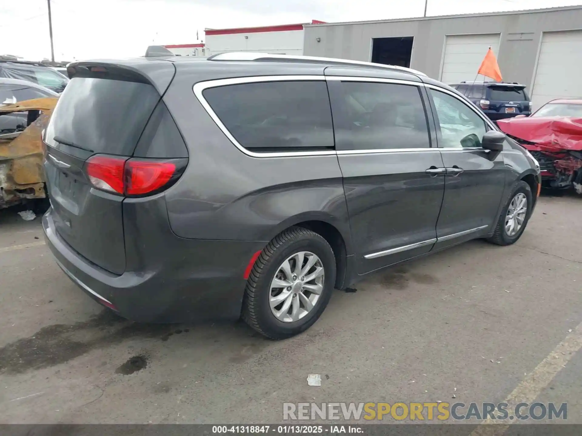 4 Photograph of a damaged car 2C4RC1BG2KR650603 CHRYSLER PACIFICA 2019