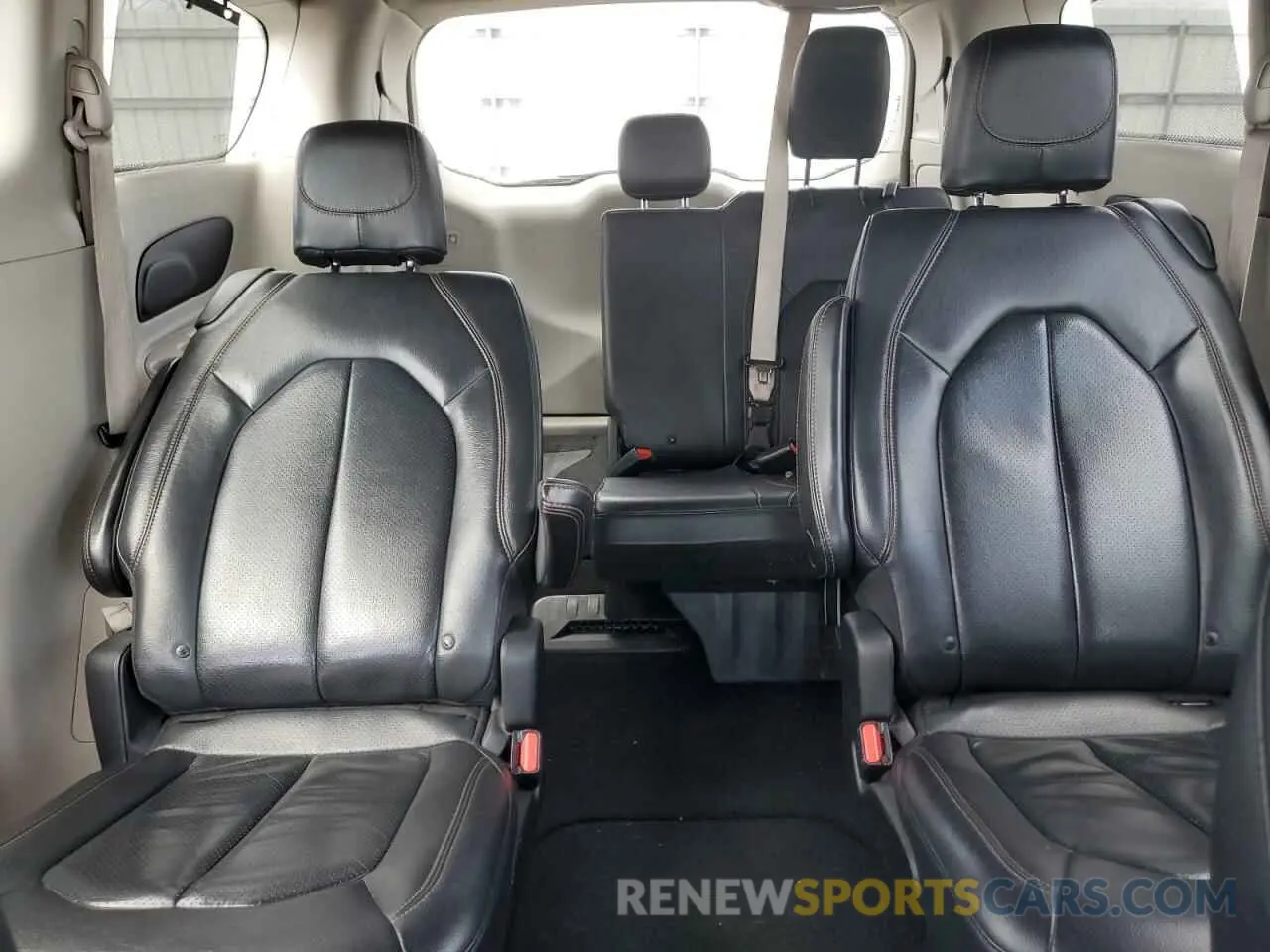 10 Photograph of a damaged car 2C4RC1BG2KR651542 CHRYSLER PACIFICA 2019