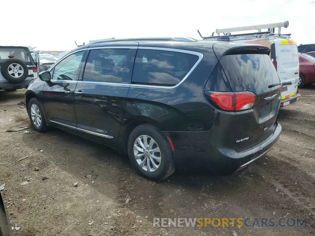 2 Photograph of a damaged car 2C4RC1BG2KR651542 CHRYSLER PACIFICA 2019