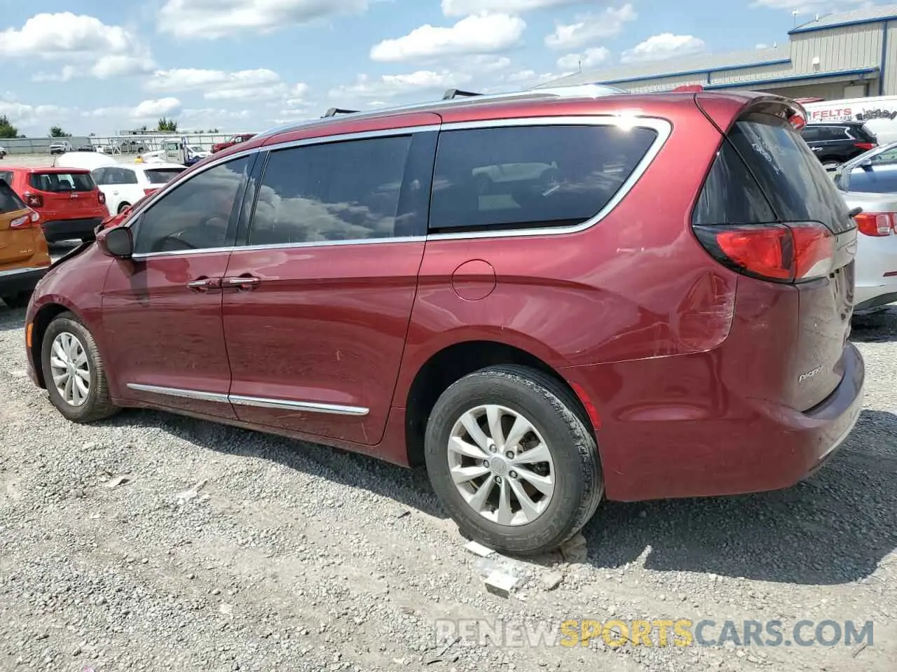 2 Photograph of a damaged car 2C4RC1BG2KR685769 CHRYSLER PACIFICA 2019