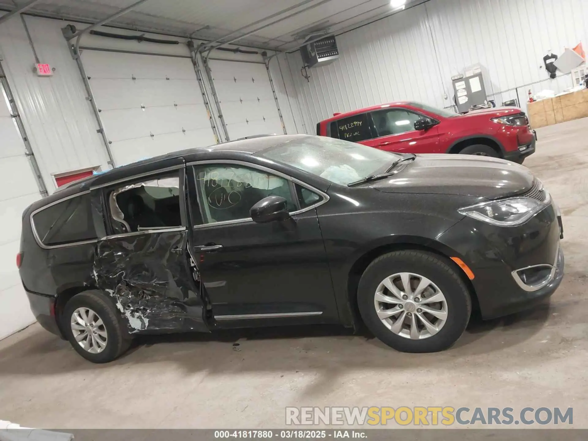13 Photograph of a damaged car 2C4RC1BG2KR730791 CHRYSLER PACIFICA 2019