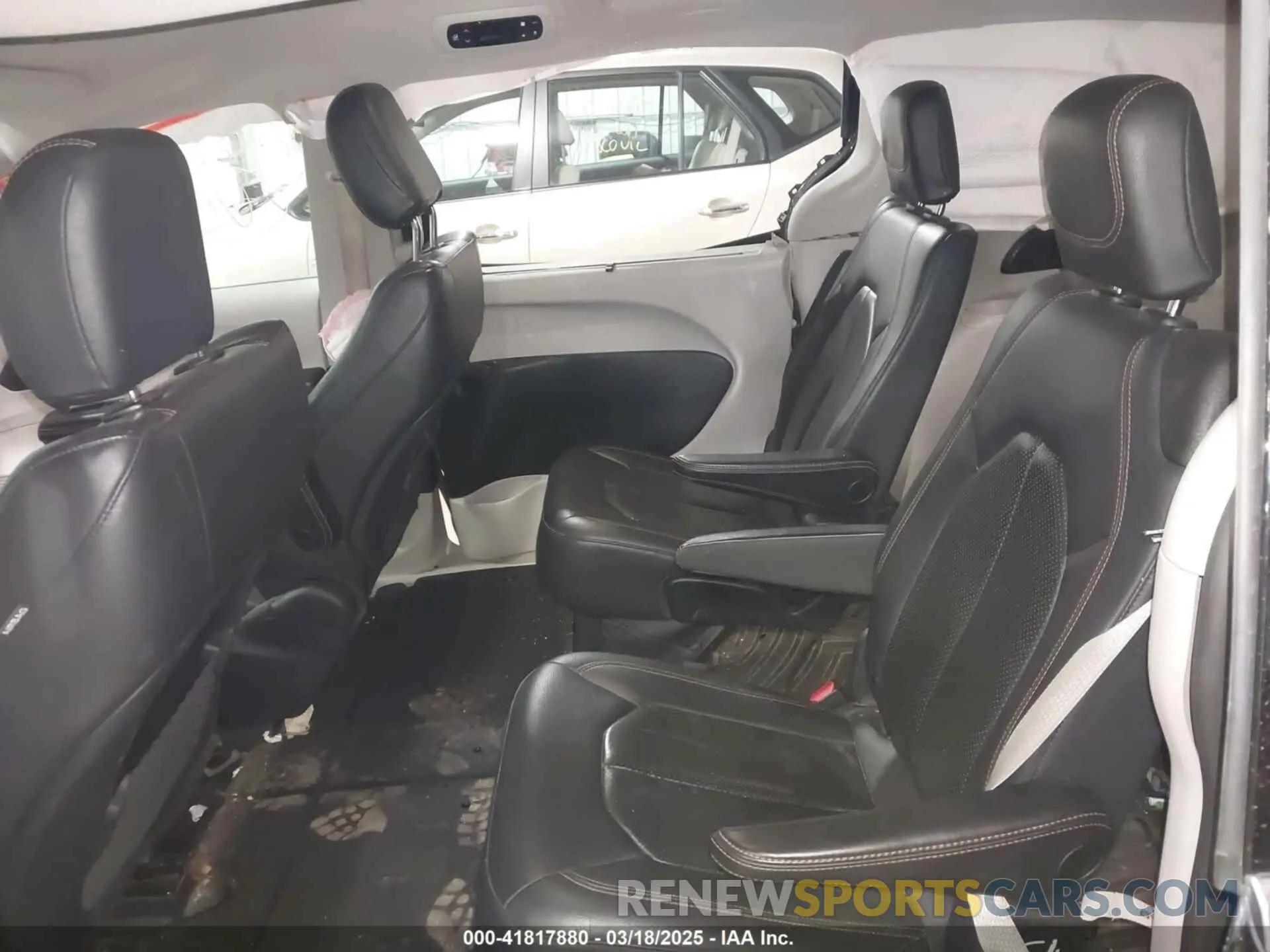 8 Photograph of a damaged car 2C4RC1BG2KR730791 CHRYSLER PACIFICA 2019