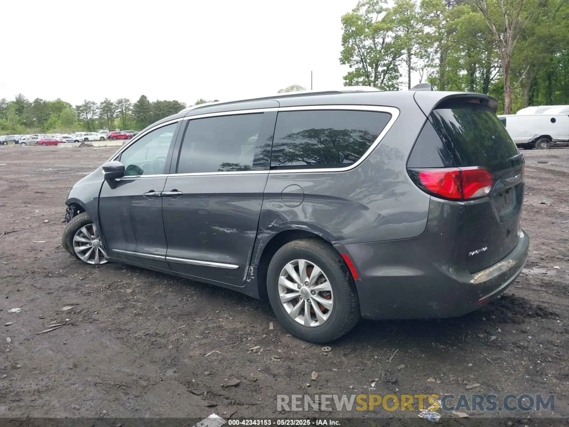 14 Photograph of a damaged car 2C4RC1BG3KR523732 CHRYSLER PACIFICA 2019