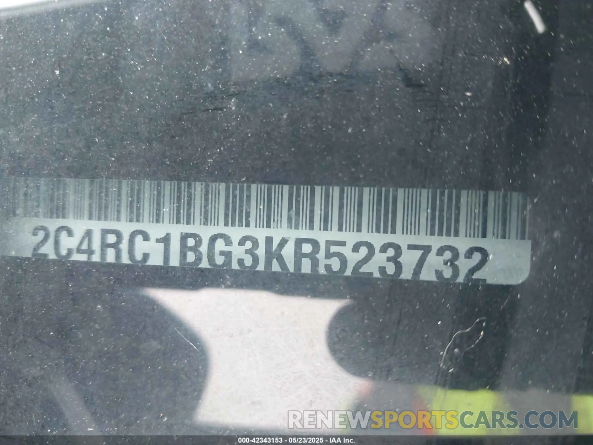 17 Photograph of a damaged car 2C4RC1BG3KR523732 CHRYSLER PACIFICA 2019