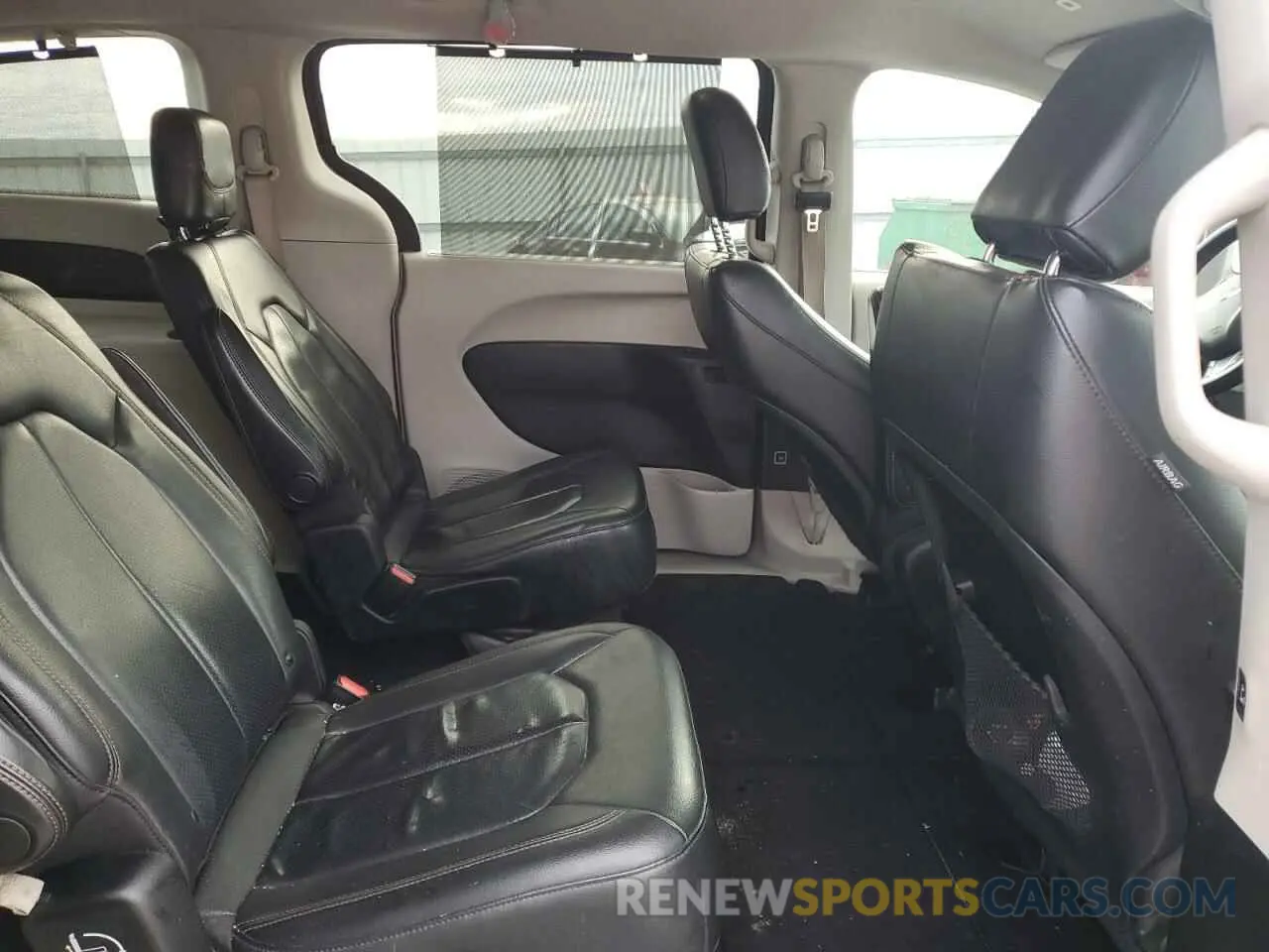 10 Photograph of a damaged car 2C4RC1BG3KR596762 CHRYSLER PACIFICA 2019