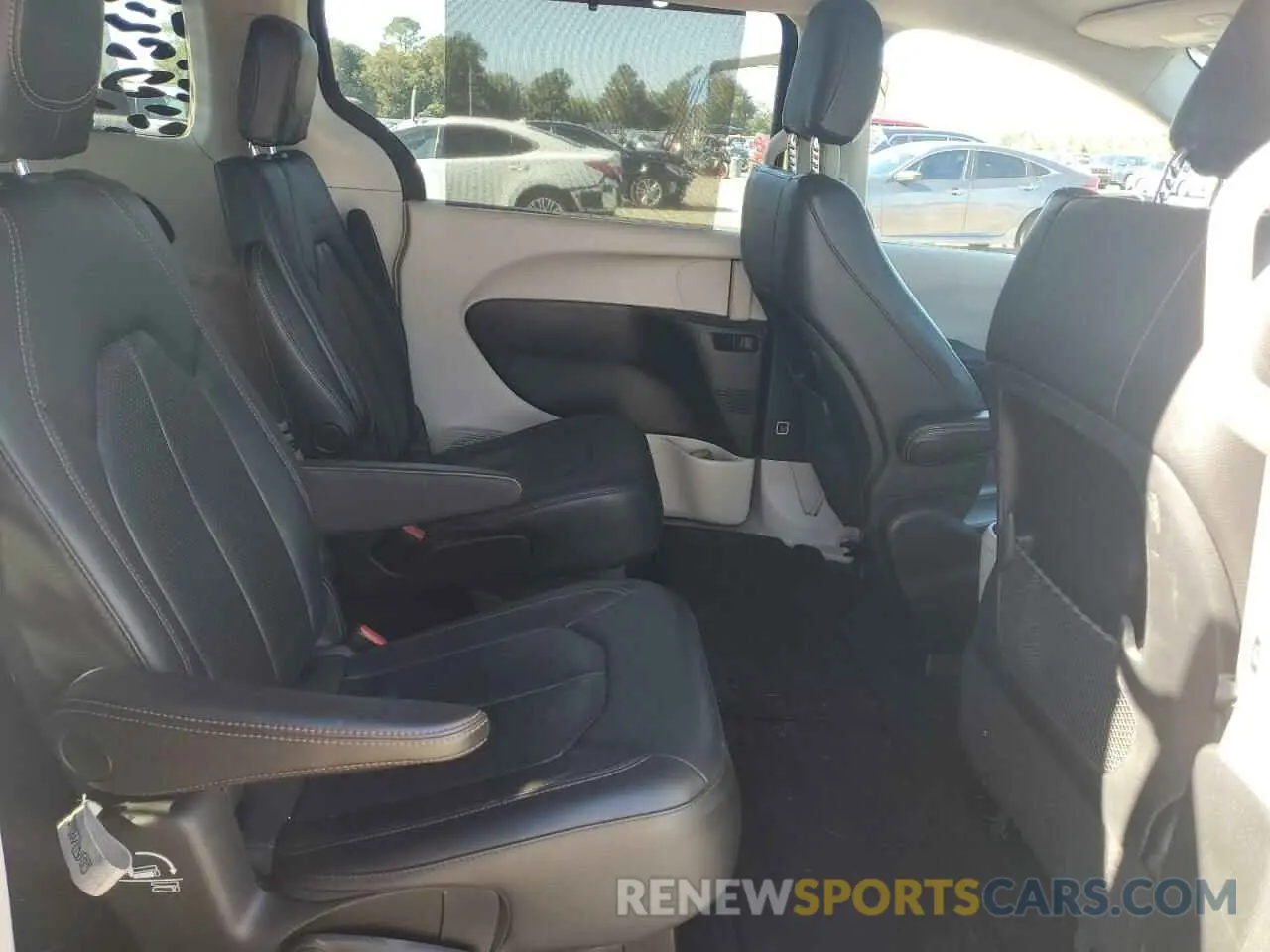11 Photograph of a damaged car 2C4RC1BG3KR626486 CHRYSLER PACIFICA 2019