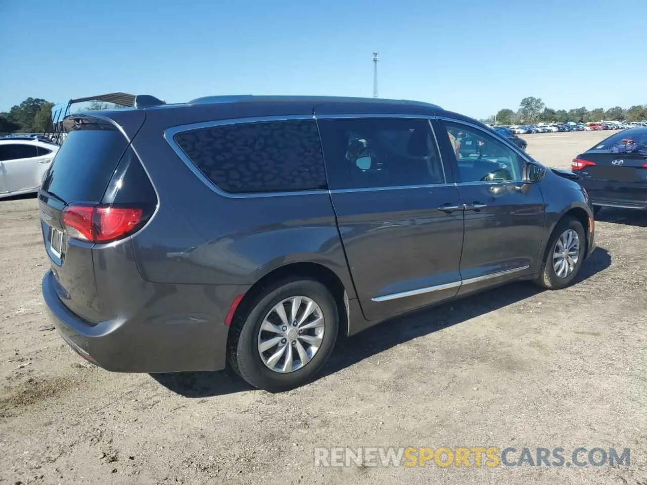 3 Photograph of a damaged car 2C4RC1BG3KR626486 CHRYSLER PACIFICA 2019
