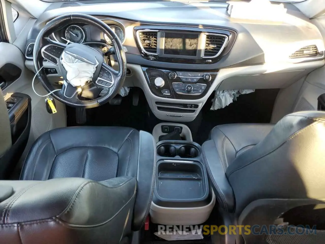 8 Photograph of a damaged car 2C4RC1BG3KR626486 CHRYSLER PACIFICA 2019