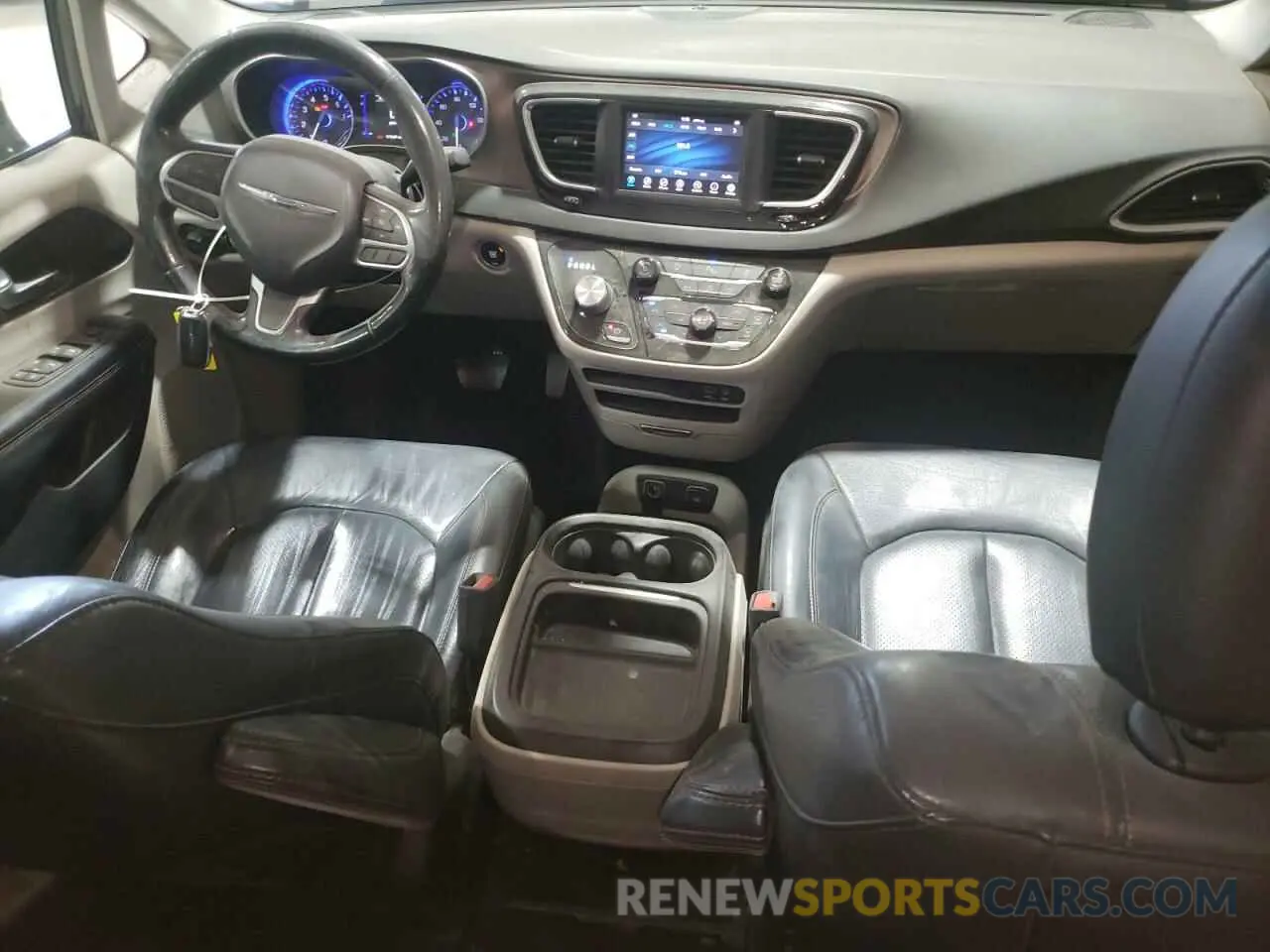 8 Photograph of a damaged car 2C4RC1BG3KR685795 CHRYSLER PACIFICA 2019
