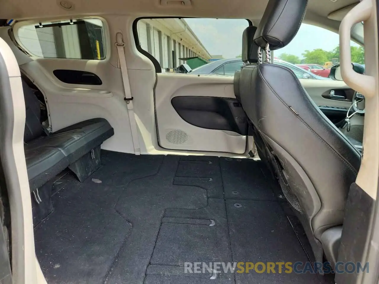 11 Photograph of a damaged car 2C4RC1BG3KR731870 CHRYSLER PACIFICA 2019