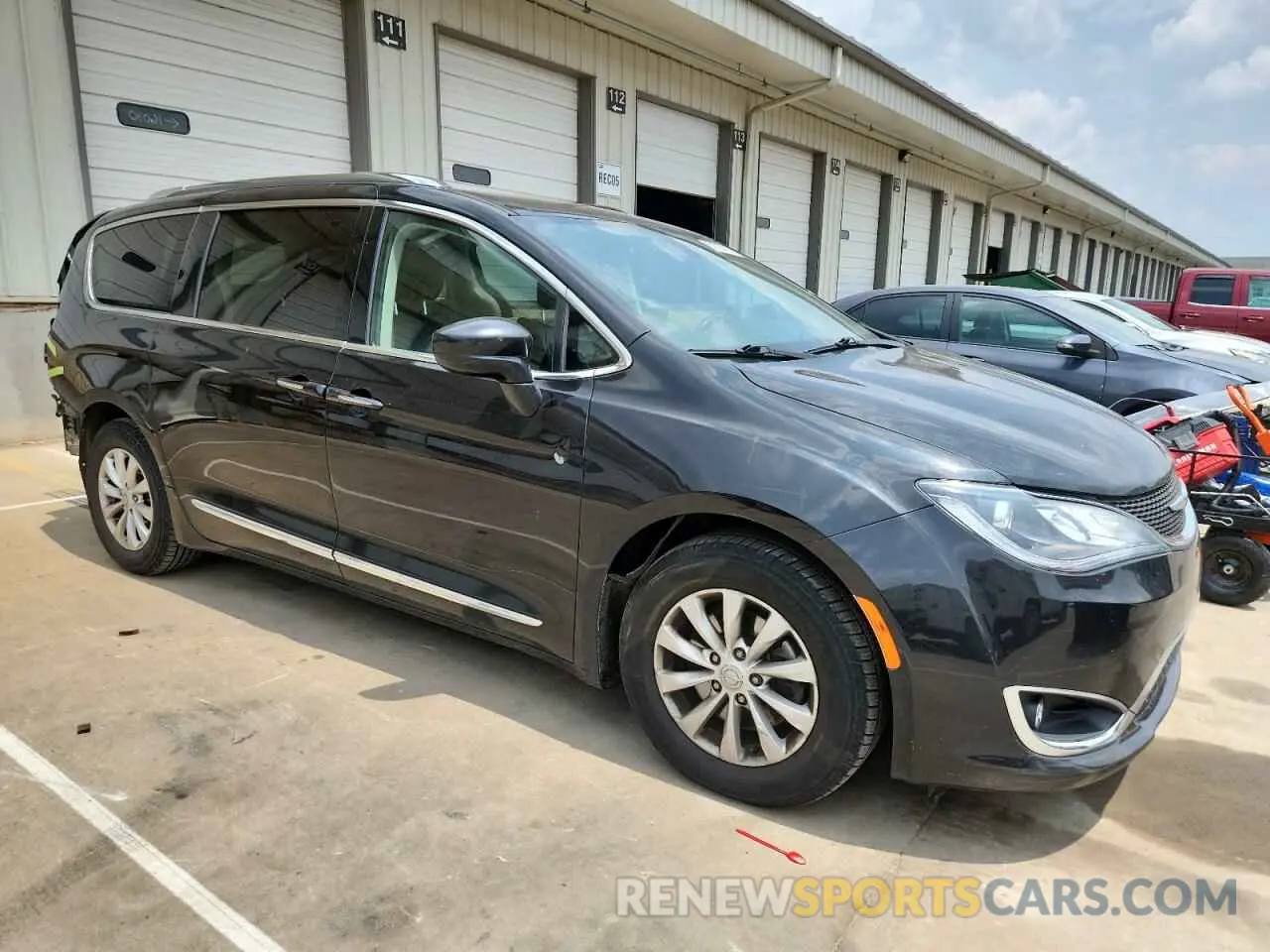 4 Photograph of a damaged car 2C4RC1BG3KR731870 CHRYSLER PACIFICA 2019
