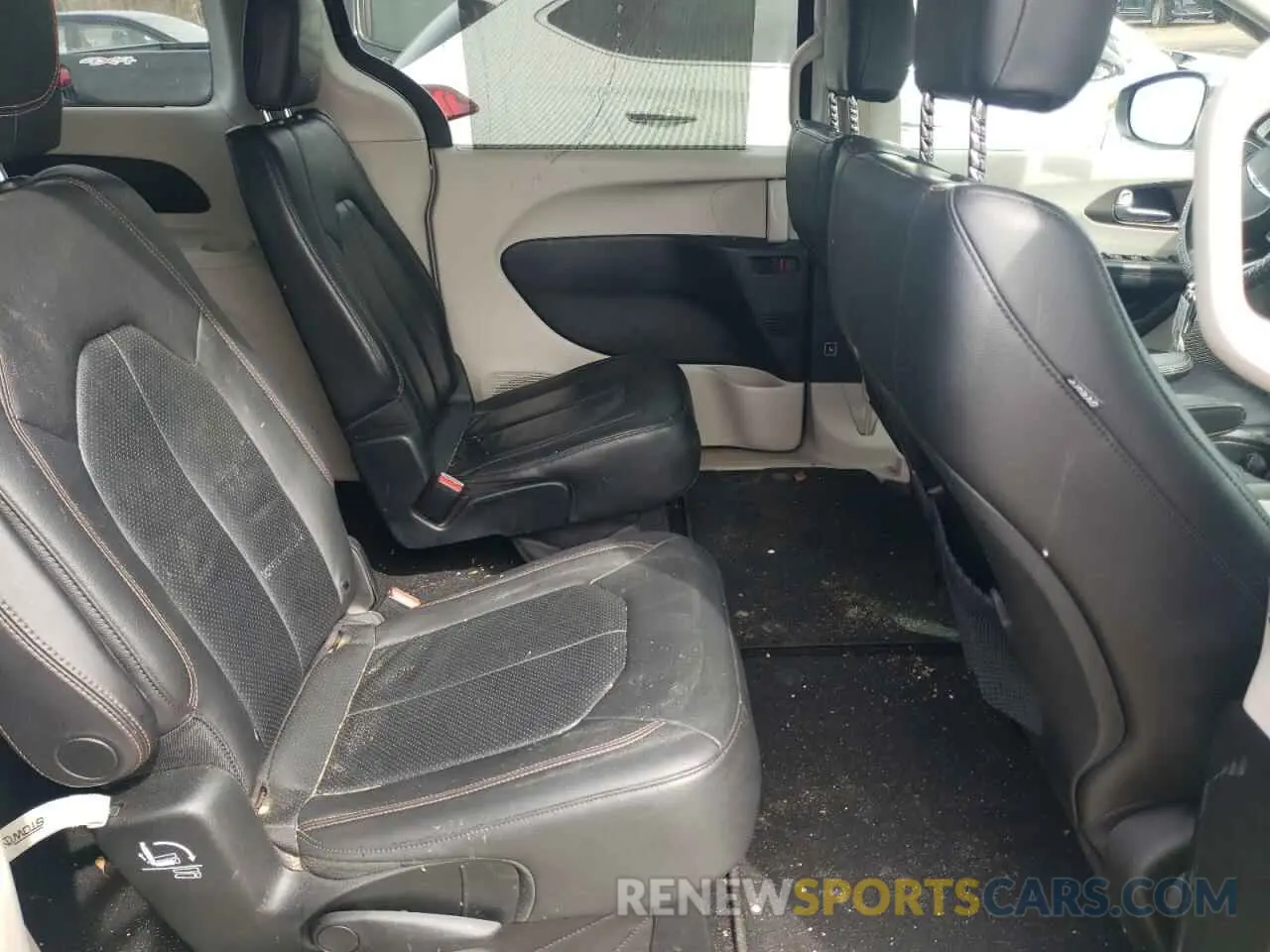 11 Photograph of a damaged car 2C4RC1BG4KR550390 CHRYSLER PACIFICA 2019
