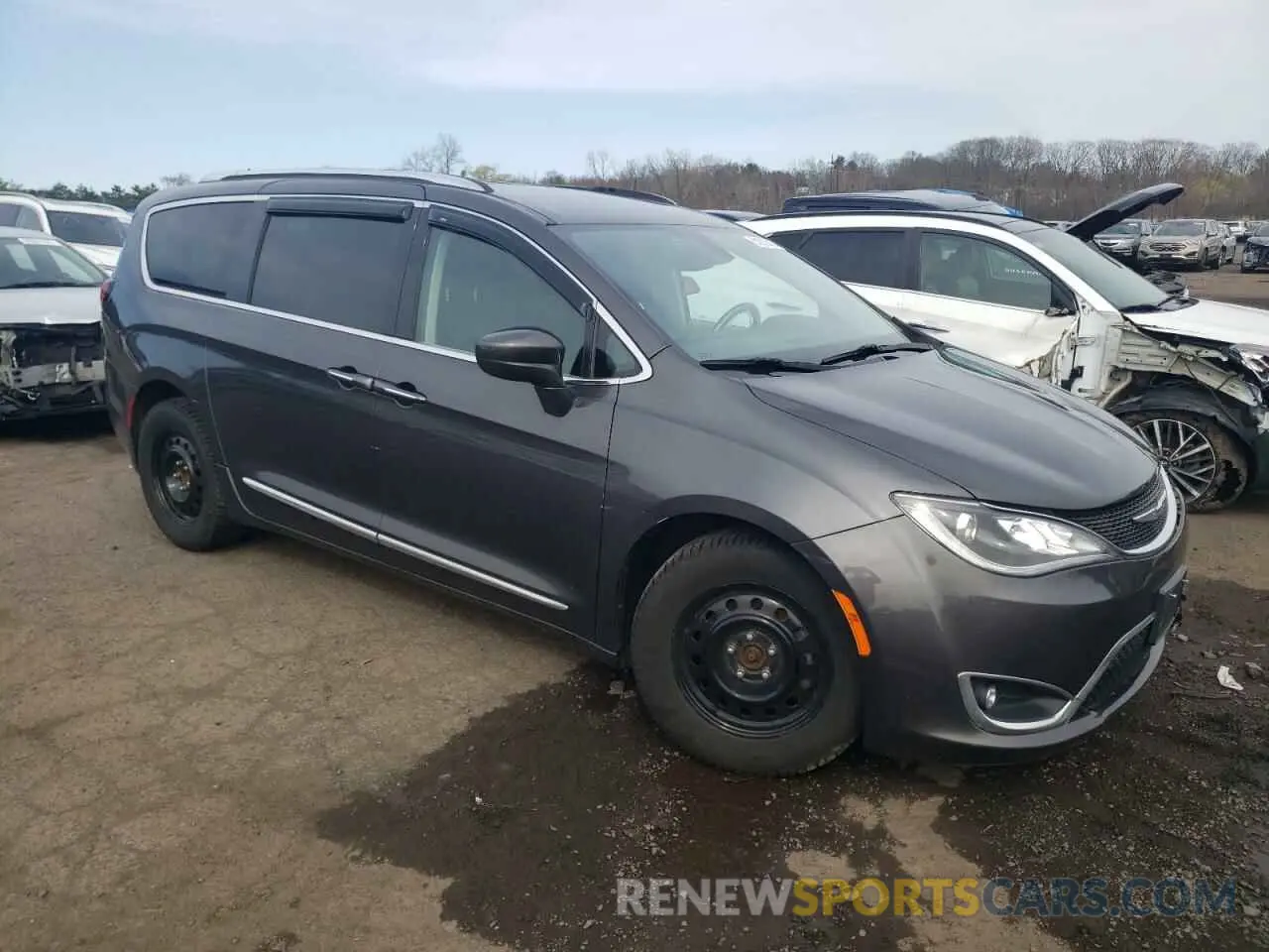 4 Photograph of a damaged car 2C4RC1BG4KR550390 CHRYSLER PACIFICA 2019