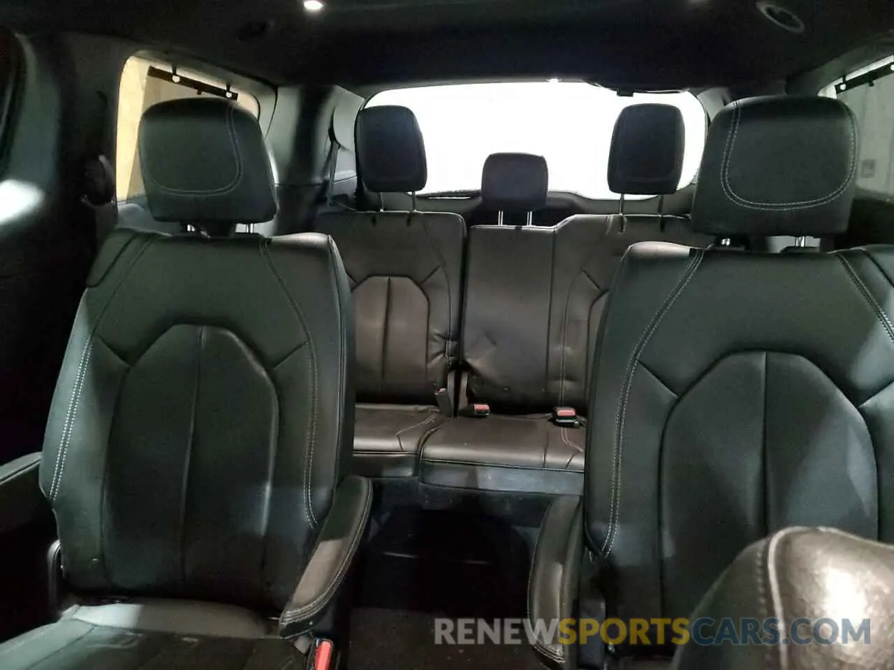 10 Photograph of a damaged car 2C4RC1BG4KR598312 CHRYSLER PACIFICA 2019