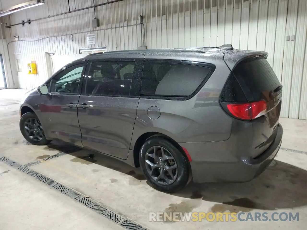 2 Photograph of a damaged car 2C4RC1BG4KR598312 CHRYSLER PACIFICA 2019