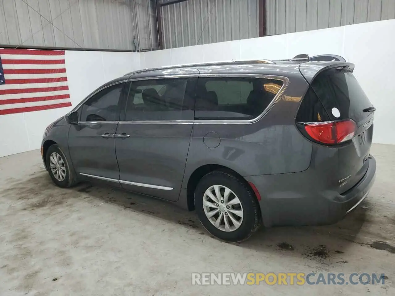 2 Photograph of a damaged car 2C4RC1BG4KR626710 CHRYSLER PACIFICA 2019