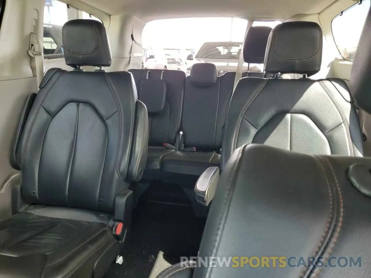10 Photograph of a damaged car 2C4RC1BG4KR651557 CHRYSLER PACIFICA 2019