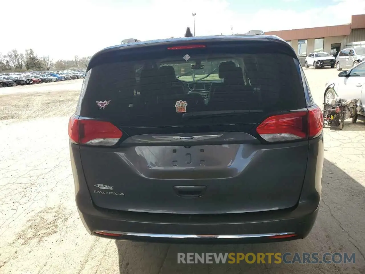 6 Photograph of a damaged car 2C4RC1BG4KR651557 CHRYSLER PACIFICA 2019