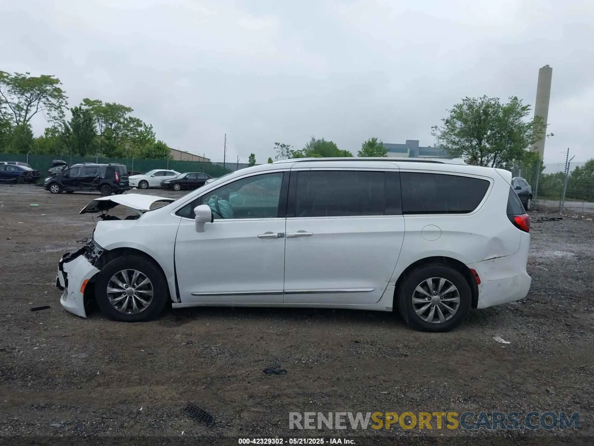 15 Photograph of a damaged car 2C4RC1BG4KR652224 CHRYSLER PACIFICA 2019