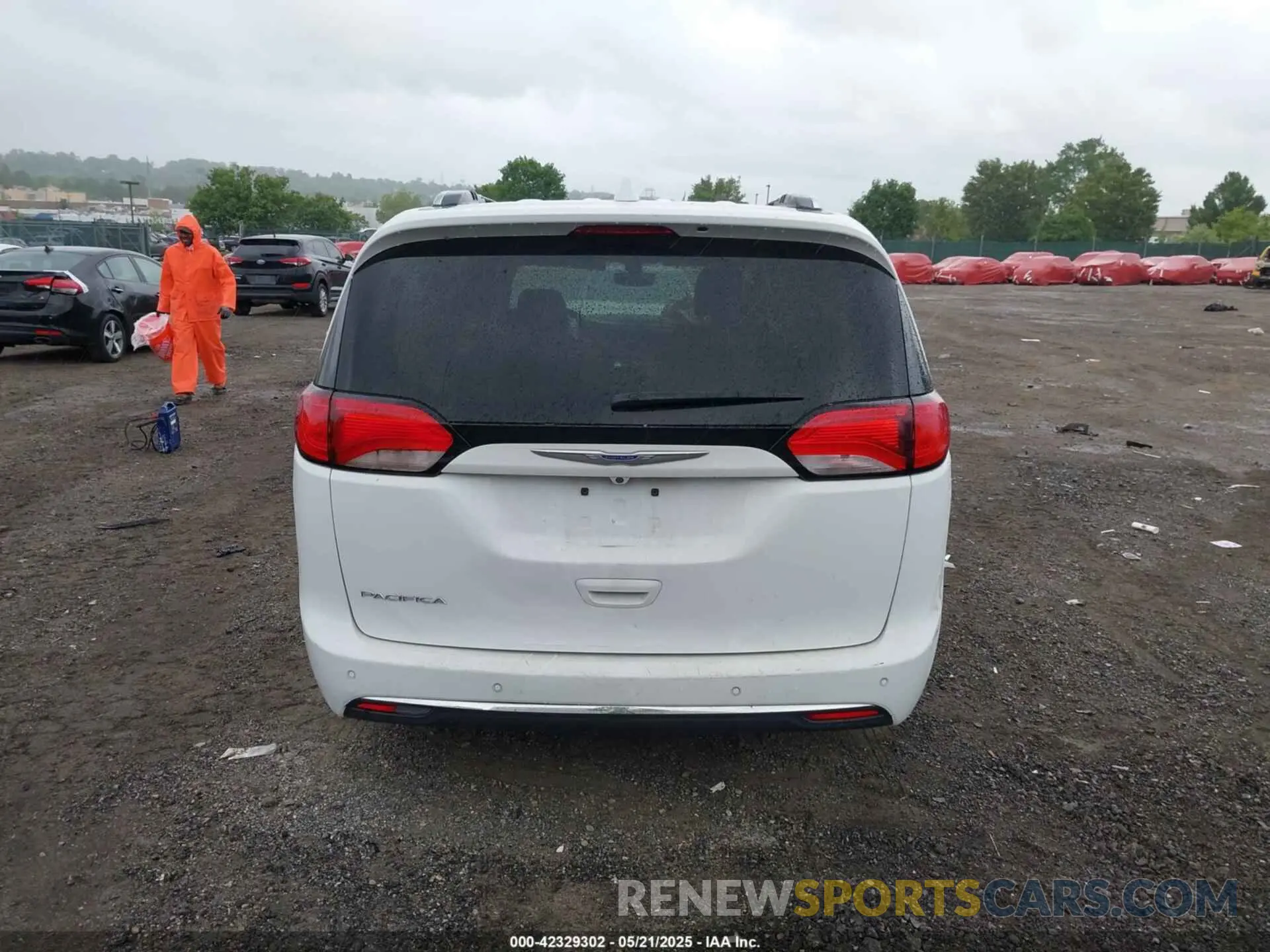 17 Photograph of a damaged car 2C4RC1BG4KR652224 CHRYSLER PACIFICA 2019