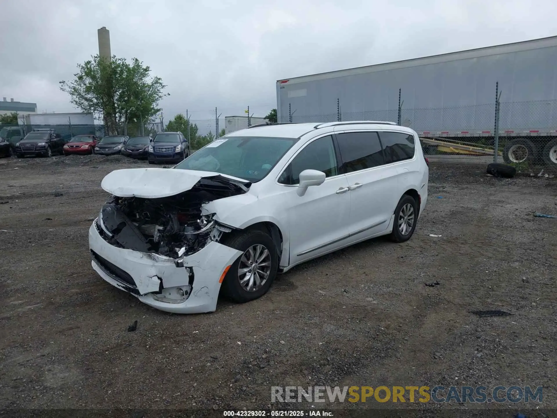 2 Photograph of a damaged car 2C4RC1BG4KR652224 CHRYSLER PACIFICA 2019