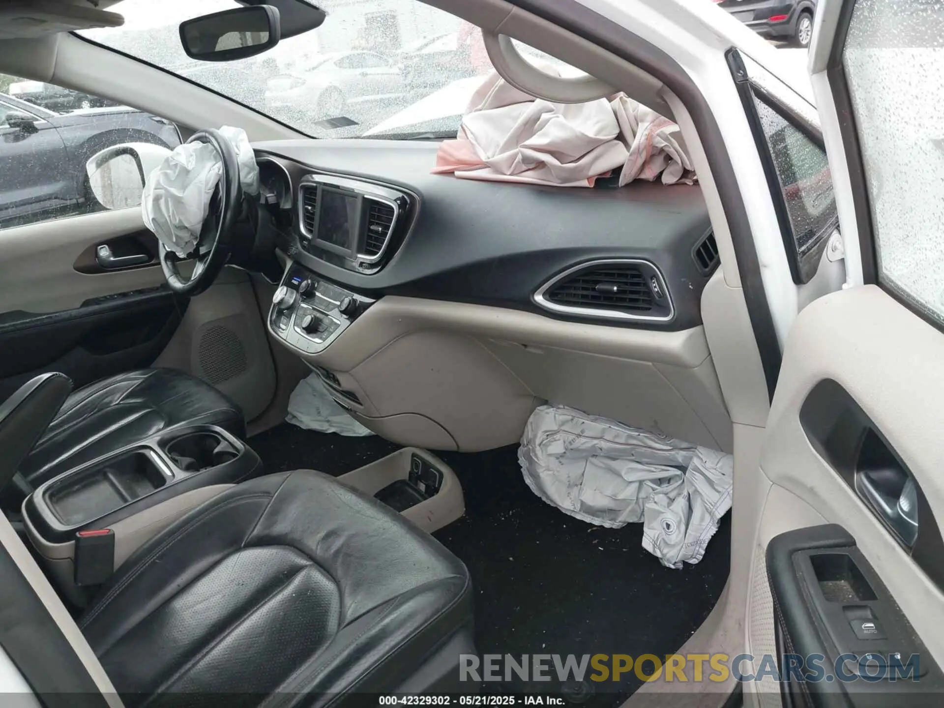 5 Photograph of a damaged car 2C4RC1BG4KR652224 CHRYSLER PACIFICA 2019