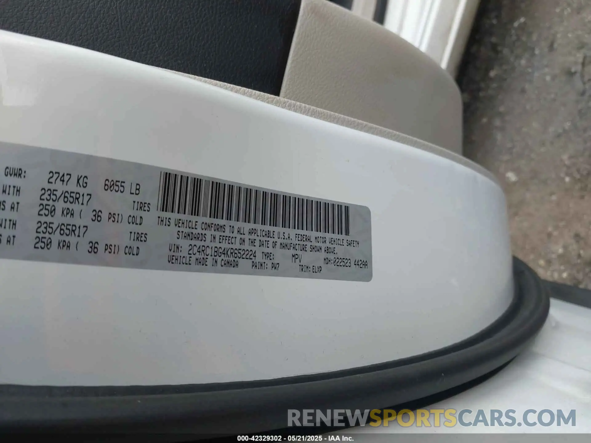 9 Photograph of a damaged car 2C4RC1BG4KR652224 CHRYSLER PACIFICA 2019