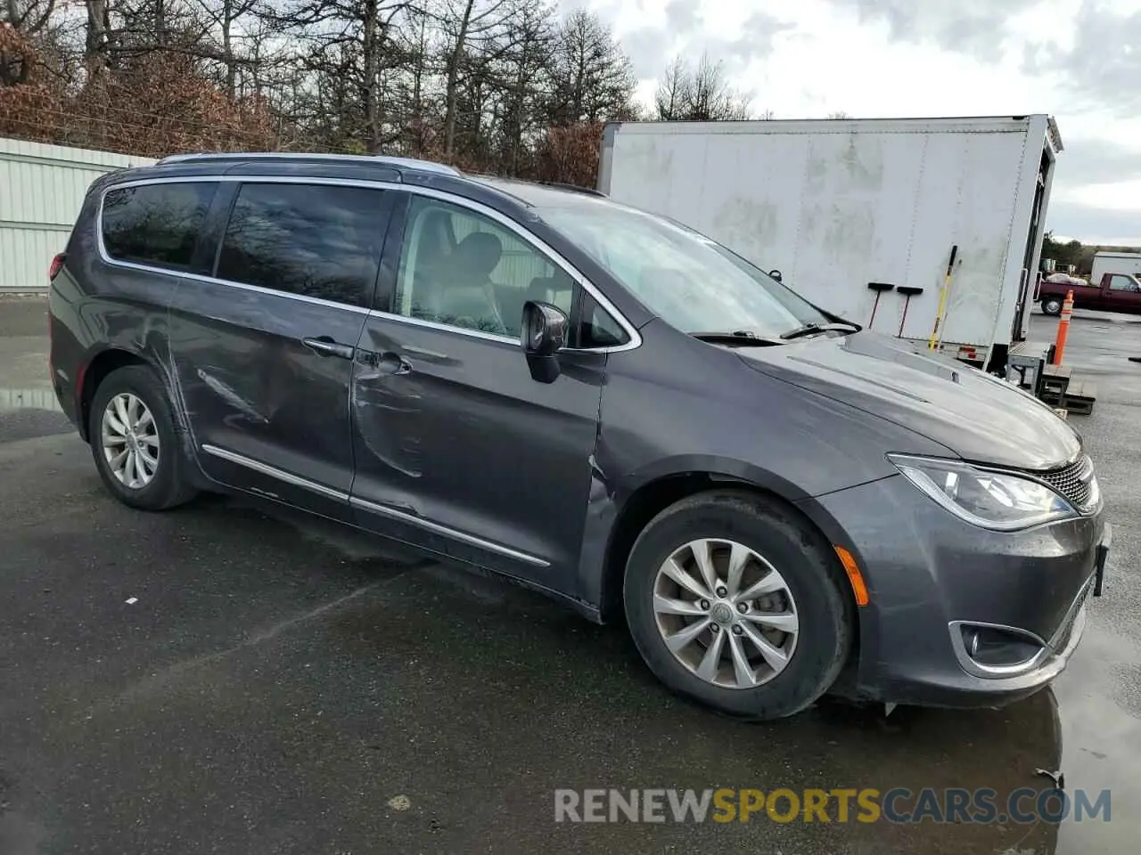 4 Photograph of a damaged car 2C4RC1BG4KR733255 CHRYSLER PACIFICA 2019