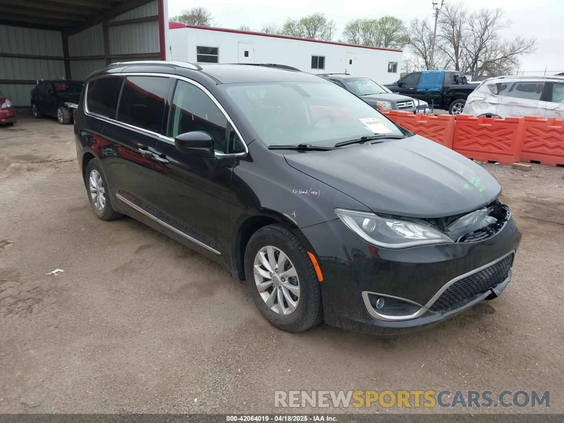 1 Photograph of a damaged car 2C4RC1BG5KR651535 CHRYSLER PACIFICA 2019