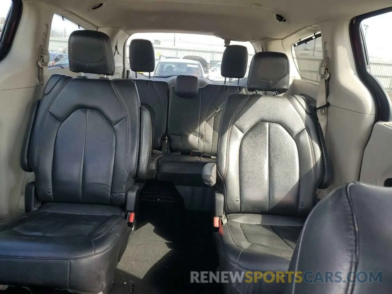 10 Photograph of a damaged car 2C4RC1BG6KR540038 CHRYSLER PACIFICA 2019