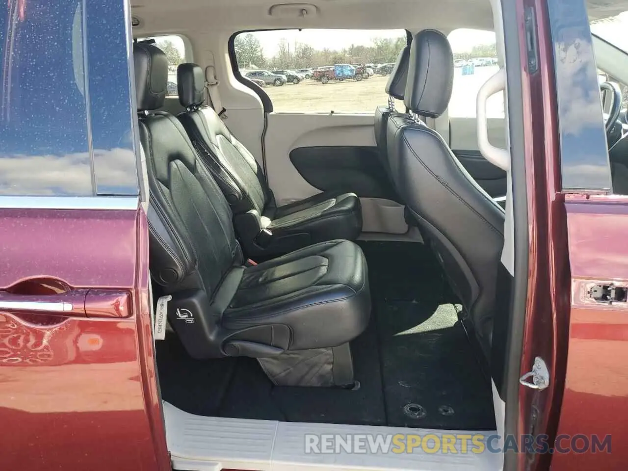 11 Photograph of a damaged car 2C4RC1BG6KR540038 CHRYSLER PACIFICA 2019