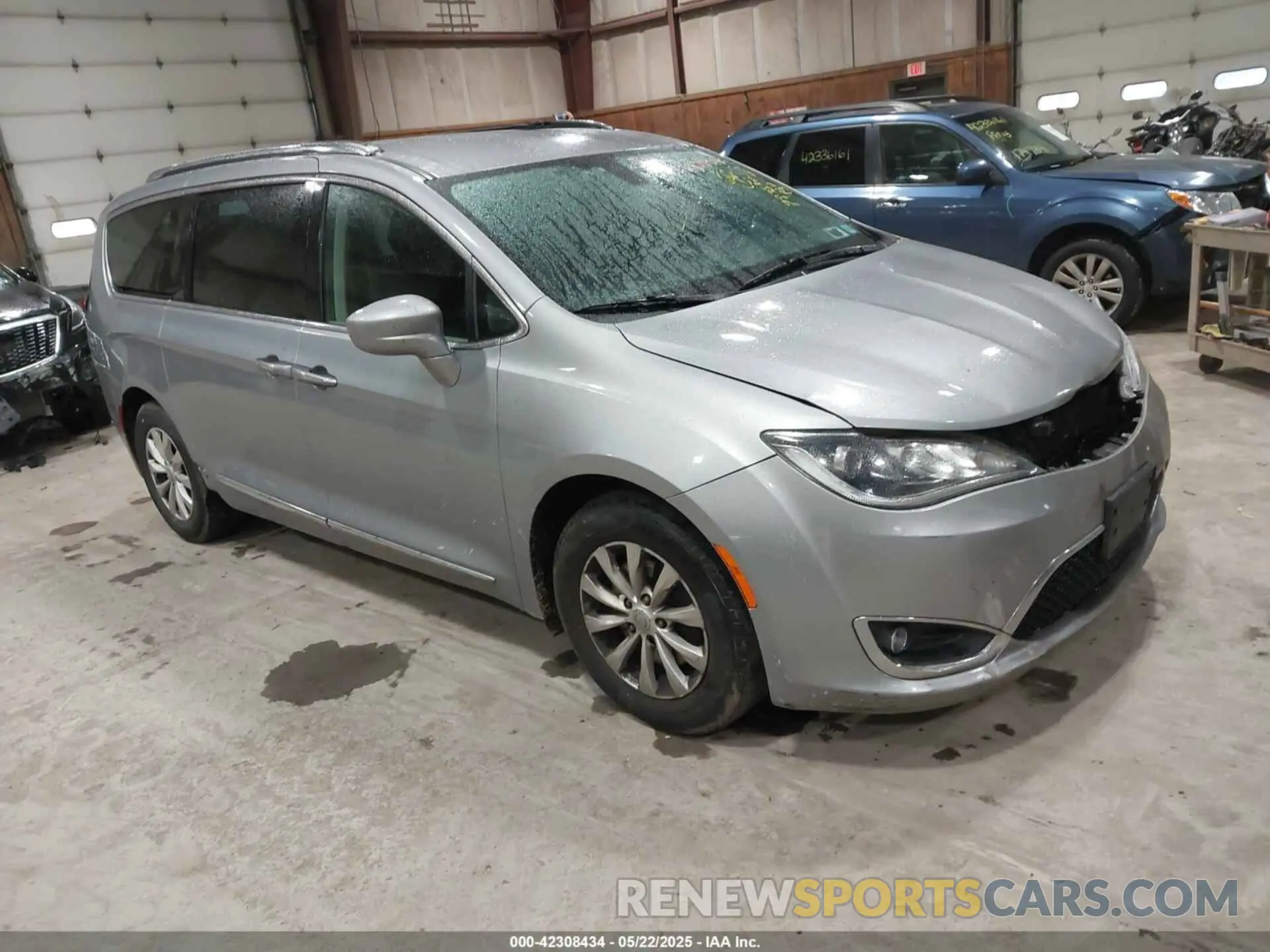 1 Photograph of a damaged car 2C4RC1BG6KR550276 CHRYSLER PACIFICA 2019