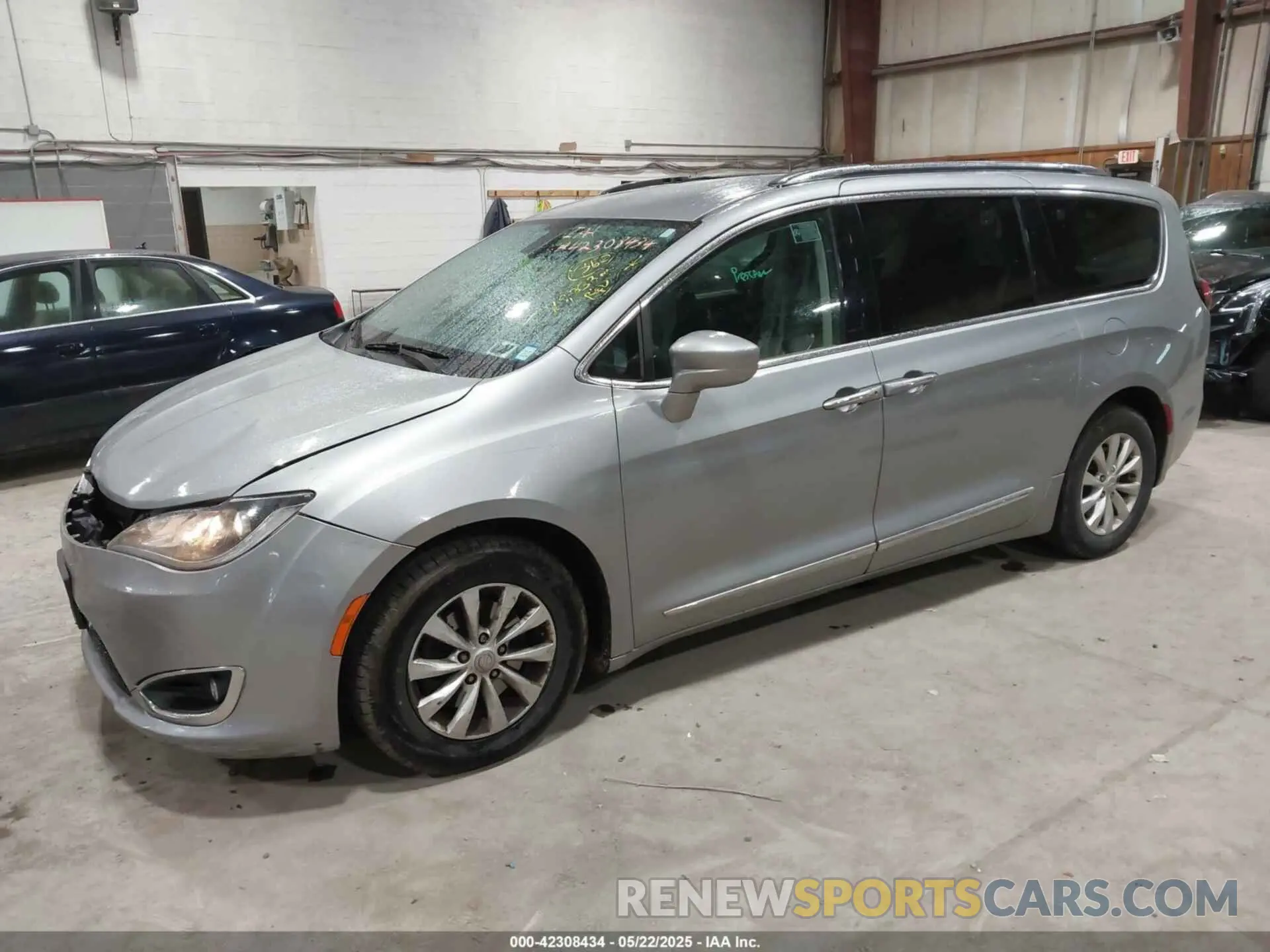 2 Photograph of a damaged car 2C4RC1BG6KR550276 CHRYSLER PACIFICA 2019