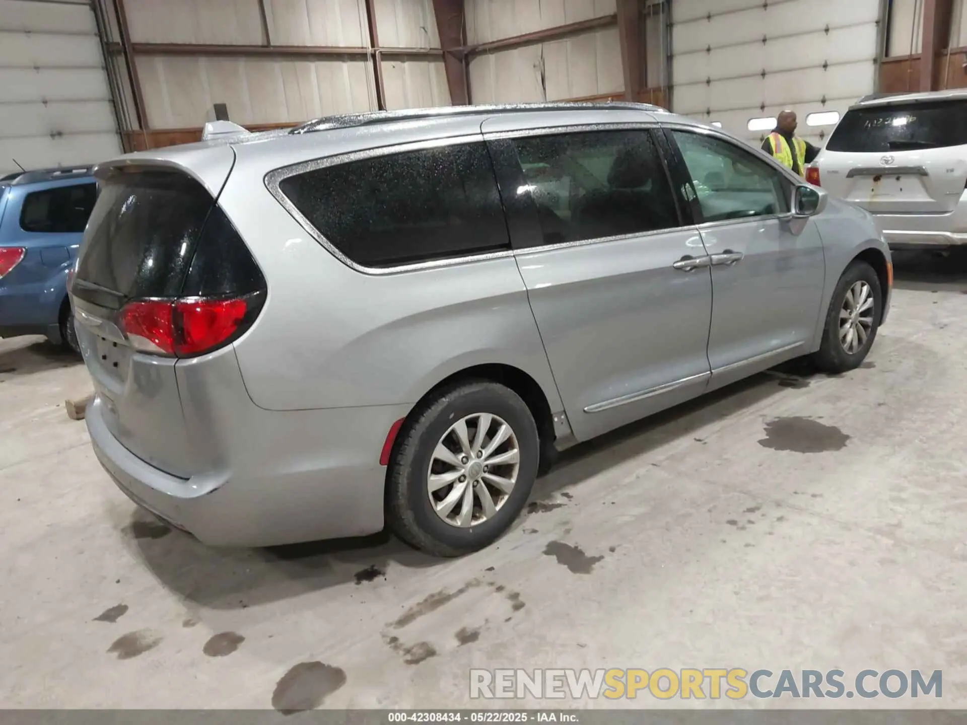 4 Photograph of a damaged car 2C4RC1BG6KR550276 CHRYSLER PACIFICA 2019